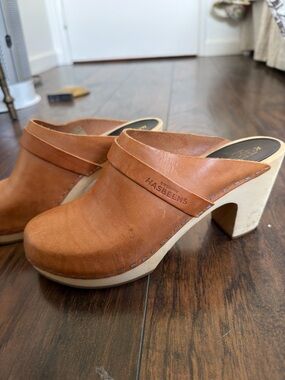 Swedish Hasbeens Tan Leather Clog Mules with Natural Wood Heel